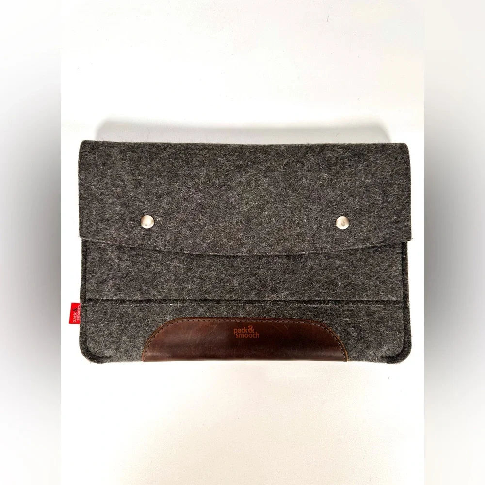 Pack & Smooch for iPad Pro/Air / Sleeve Case. Unisex.100% merino wool felt